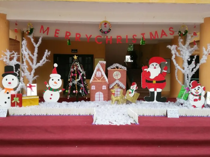 Gợi ý 7+ cách trang trí Noel lớp học đẹp, đơn giản mà rực rỡ Gợi ý 7+ cách trang trí Noel lớp học đẹp, đơn giản mà rực rỡ