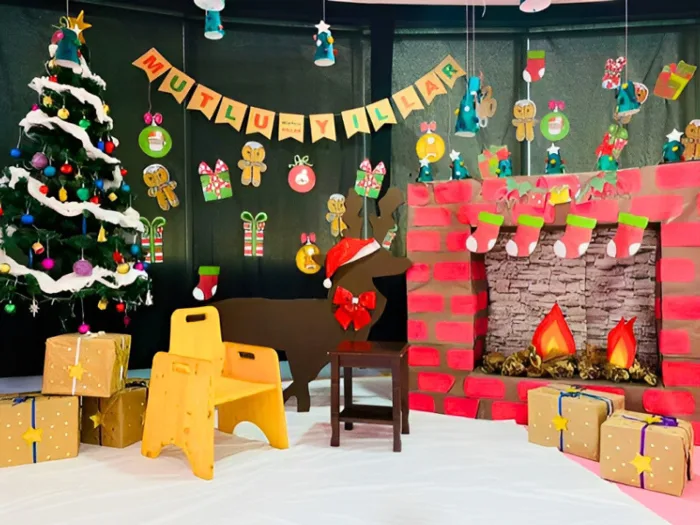 Gợi ý 7+ cách trang trí Noel lớp học đẹp, đơn giản mà rực rỡ Gợi ý 7+ cách trang trí Noel lớp học đẹp, đơn giản mà rực rỡ