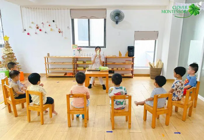 TẠI SAO CLOVER MONTESSORI CHỈ TRANG TRÍ TƯỞNG MÀU TRẮNG TẠI SAO CLOVER MONTESSORI CHỈ TRANG TRÍ TƯỞNG MÀU TRẮNG