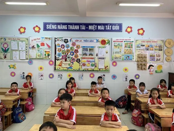 100+ Mẫu trang trí lớp học tiểu học đơn giản cho các ngày lễ Tết