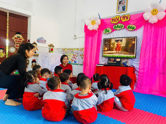 HOẠT ĐỘNG TẠO HÌNH “DÁN TRANG TRÍ VÁY” LỚP 3-4 TUỔI A4 TRƯỜNG MẦM NON LAN  MẪU