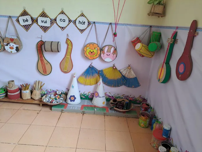 TRANG TRÍ TẠO MÔI TRƯỜNG LỚP HỌC LỚP MẪU GIÁO GHÉP 4,5 TUỔI BẢN LÀ CUỔI TRANG TRÍ TẠO MÔI TRƯỜNG LỚP HỌC LỚP MẪU GIÁO GHÉP 4,5 TUỔI BẢN LÀ CUỔI