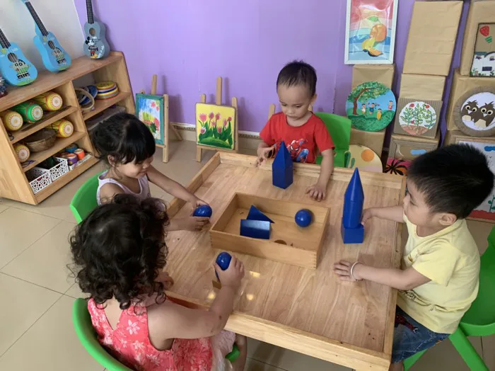 BÉ VỚI HÌNH VÀ MÀU TRONG CÁC NHÓM TRẺ 24-36 THÁNG TRƯỜNG MẦM NON XÃ HỮU HOÀ