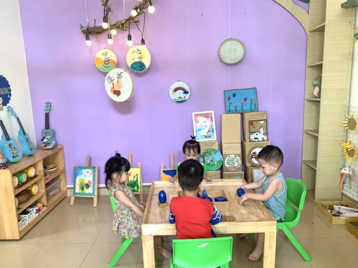BÉ VỚI HÌNH VÀ MÀU TRONG CÁC NHÓM TRẺ 24-36 THÁNG TRƯỜNG MẦM NON XÃ HỮU HOÀ