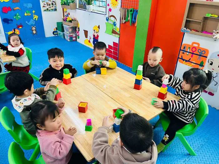 HOẠT ĐỘNG VỚI ĐỒ VẬT LÀ HOẠT ĐỘNG CHỦ ĐẠO CỦA TRẺ 24-26 THÁNG TUỔI