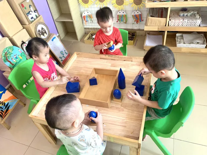 BÉ VỚI HÌNH VÀ MÀU TRONG CÁC NHÓM TRẺ 24-36 THÁNG TRƯỜNG MẦM NON XÃ HỮU HOÀ