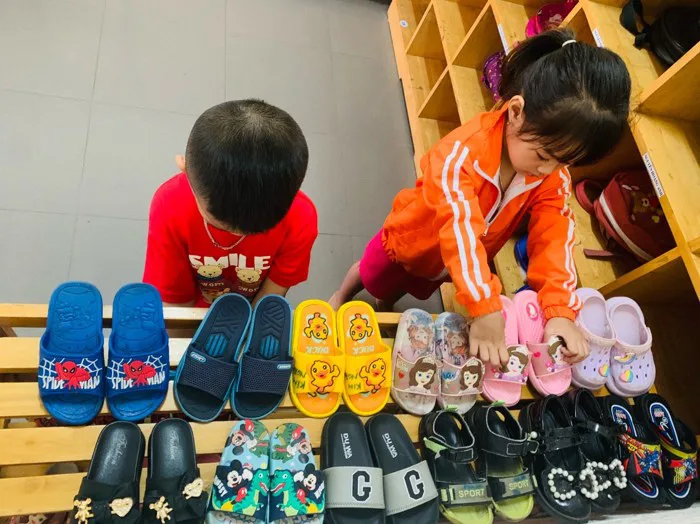 Kỹ năng tự cất đồ dùng của các bé lớp 3TA2 Kỹ năng tự cất đồ dùng của các bé lớp 3TA2