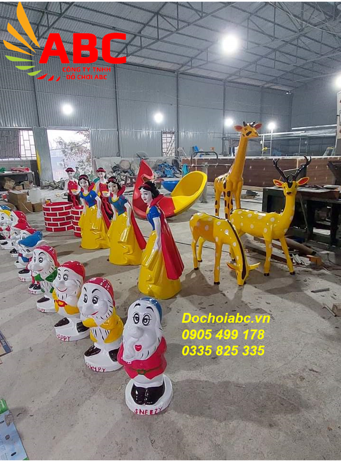 BỘ TƯỢNG GIA ĐÌNH NHỎ TRANG TRÍ VƯỜN CỔ TÍCH MẦM NON