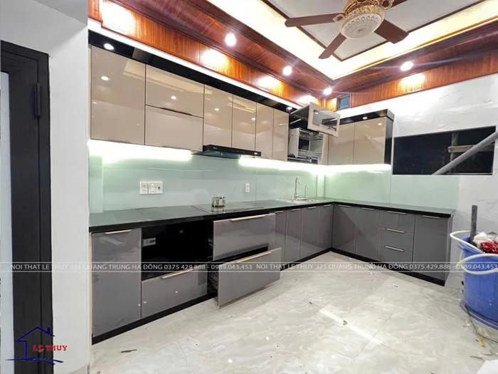 tu-bep-inox-canh-kinh-1