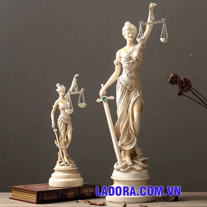Đồ Decor Trang Trí - Tượng Nữ Thần Công Lý tại Ladora.com.vn