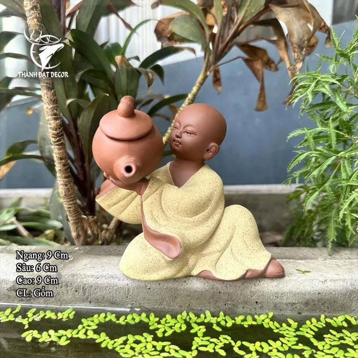 Tượng Chú Tiểu Bằng Gốm Rót Trà Mini Trang Trí Tiểu Cảnh, Bàn Trà Tiểu Cảnh,