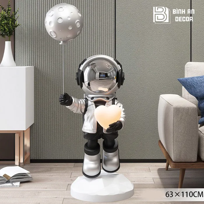 Mô Hình Trang Trí Tượng Phi Hành Gia Ôm Trái Tim Mô Hình Trang Trí Tượng Phi Hành Gia Ôm Trái Tim