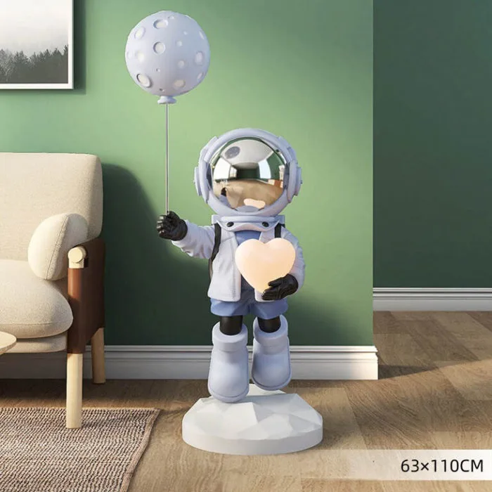 Tượng phi hành gia ôm bóng trái tim để sàn phòng khách Công Decor Hà Nội Tượng phi hành gia ôm bóng trái tim để sàn phòng khách Công Decor Hà Nội